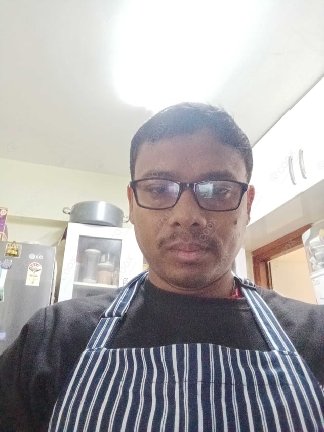 Chef from COOX at bookings. Professional cooks chefs at home