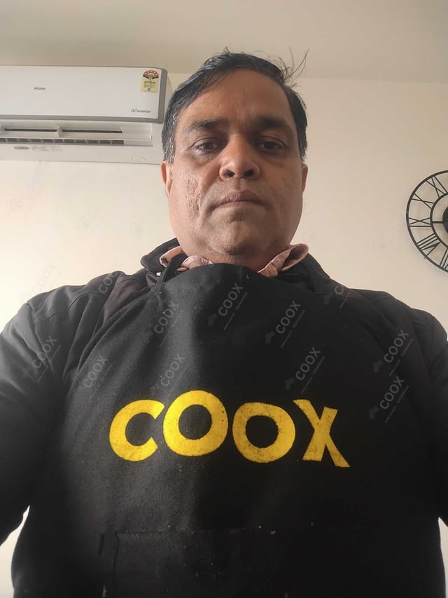 Chef from COOX at bookings. Professional cooks chefs at home
