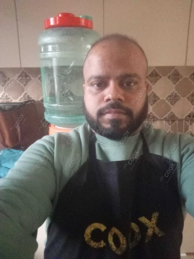 Chef from COOX at bookings. Professional cooks chefs at home