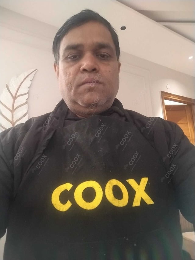 Chef from COOX at bookings. Professional cooks chefs at home