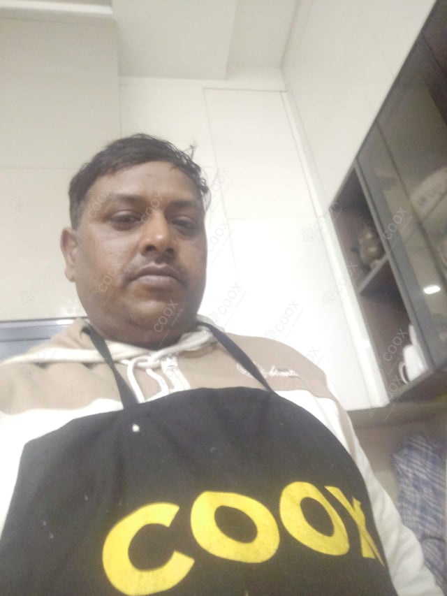 Chef from COOX at bookings. Professional cooks chefs at home