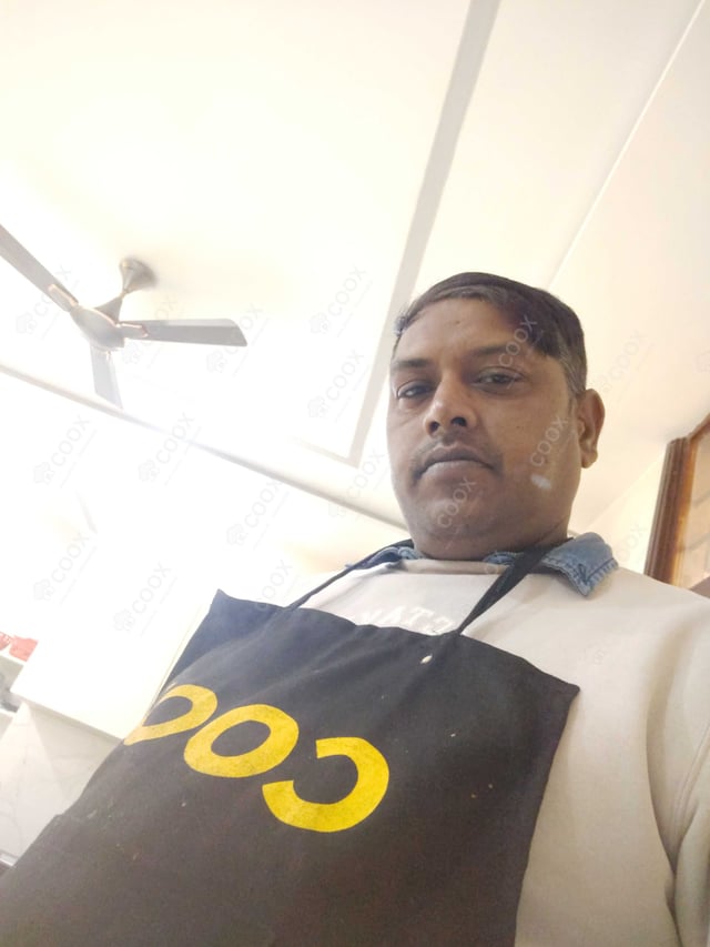 Chef from COOX at bookings. Professional cooks chefs at home