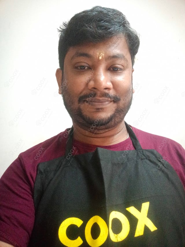 Chef from COOX at bookings. Professional cooks chefs at home