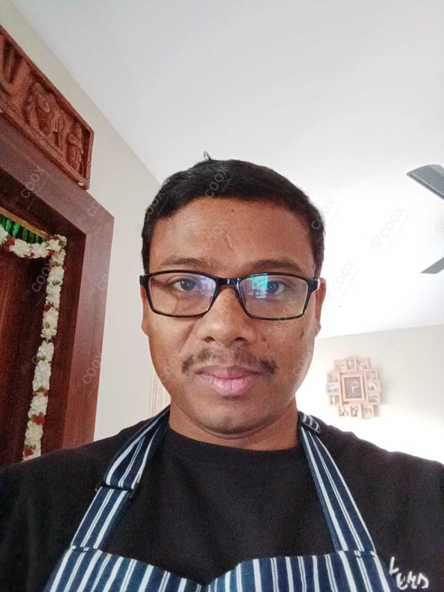 Chef from COOX at bookings. Professional cooks chefs at home