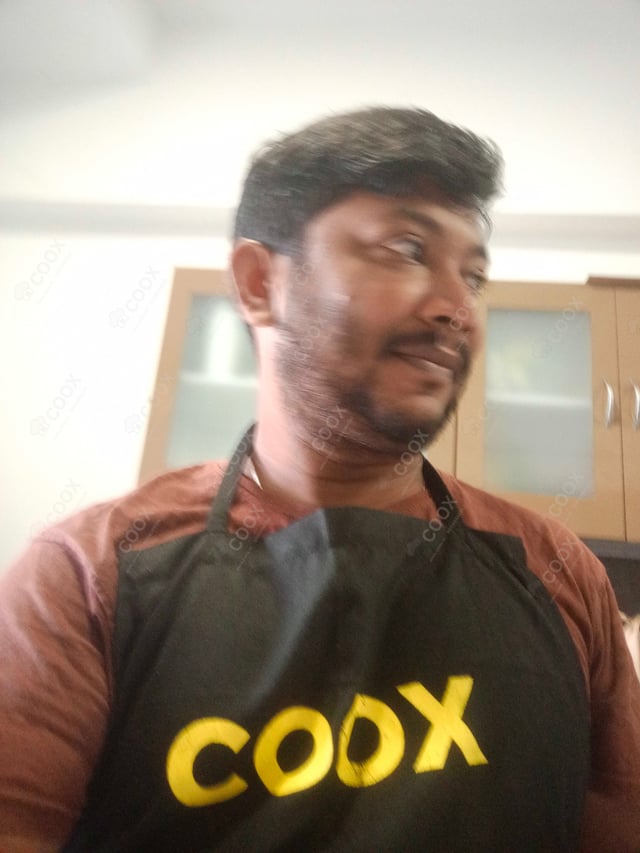Chef from COOX at bookings. Professional cooks chefs at home