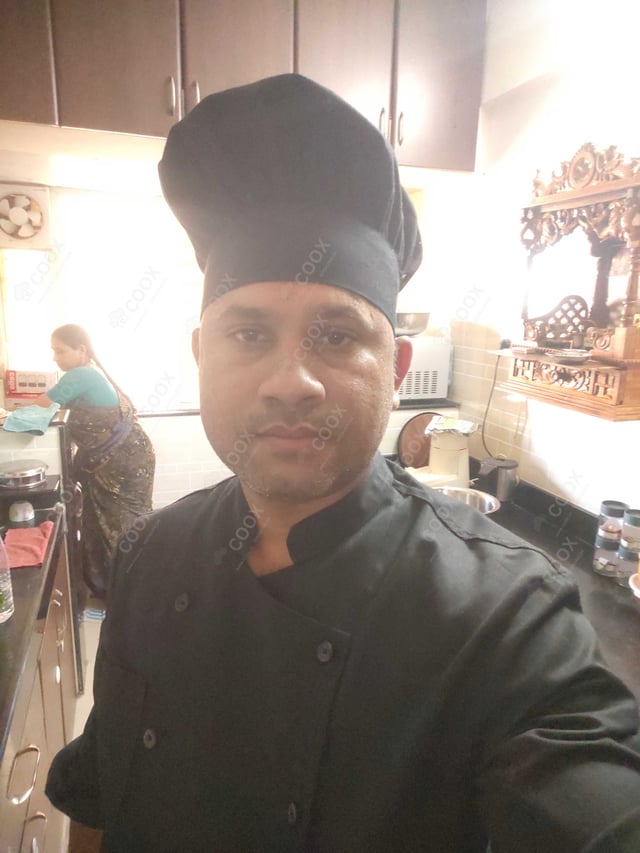 Chef from COOX at bookings. Professional cooks chefs at home