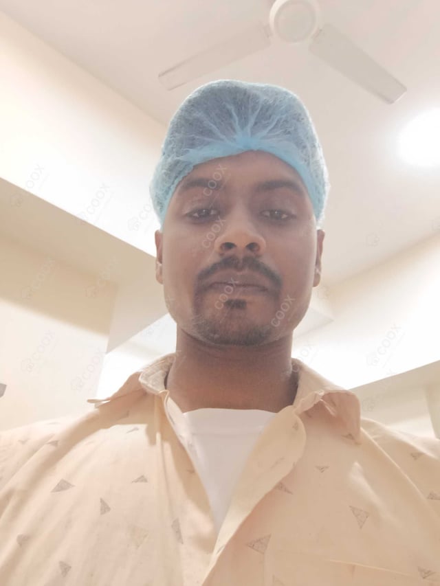 Chef from COOX at bookings. Professional cooks chefs at home