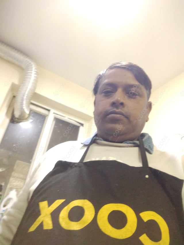 Chef from COOX at bookings. Professional cooks chefs at home