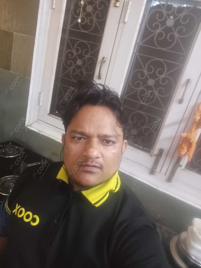 Chef from COOX at bookings. Professional cooks chefs at home