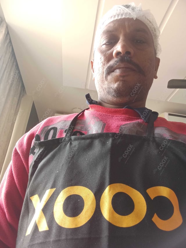 Chef from COOX at bookings. Professional cooks chefs at home