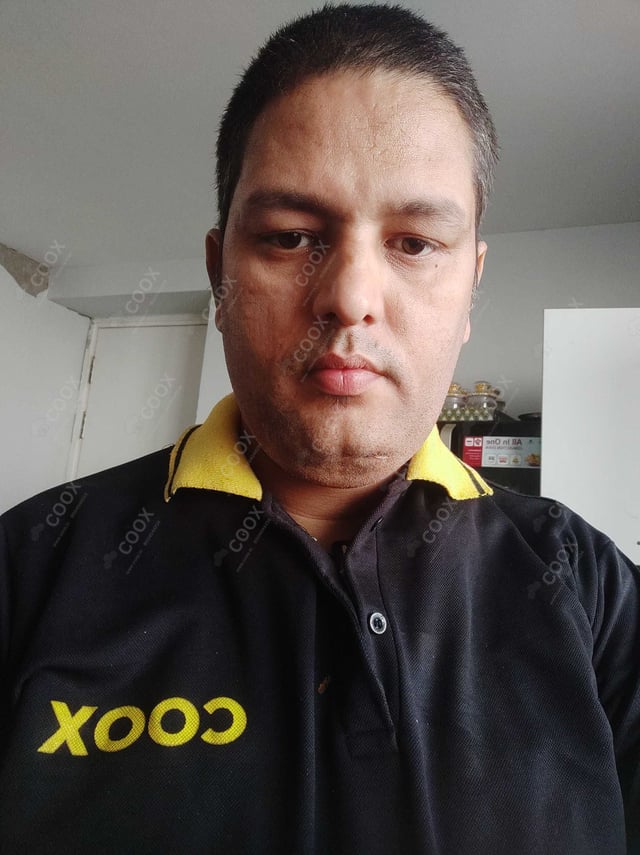 Chef from COOX at bookings. Professional cooks chefs at home