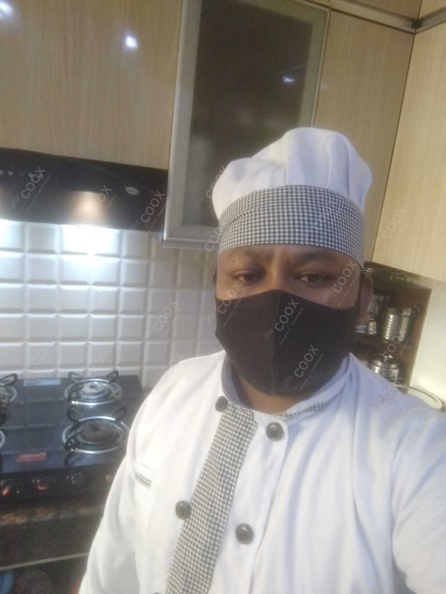 Chef from COOX at bookings. Professional cooks chefs at home