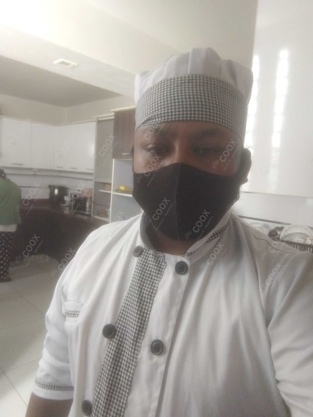 Chef from COOX at bookings. Professional cooks chefs at home