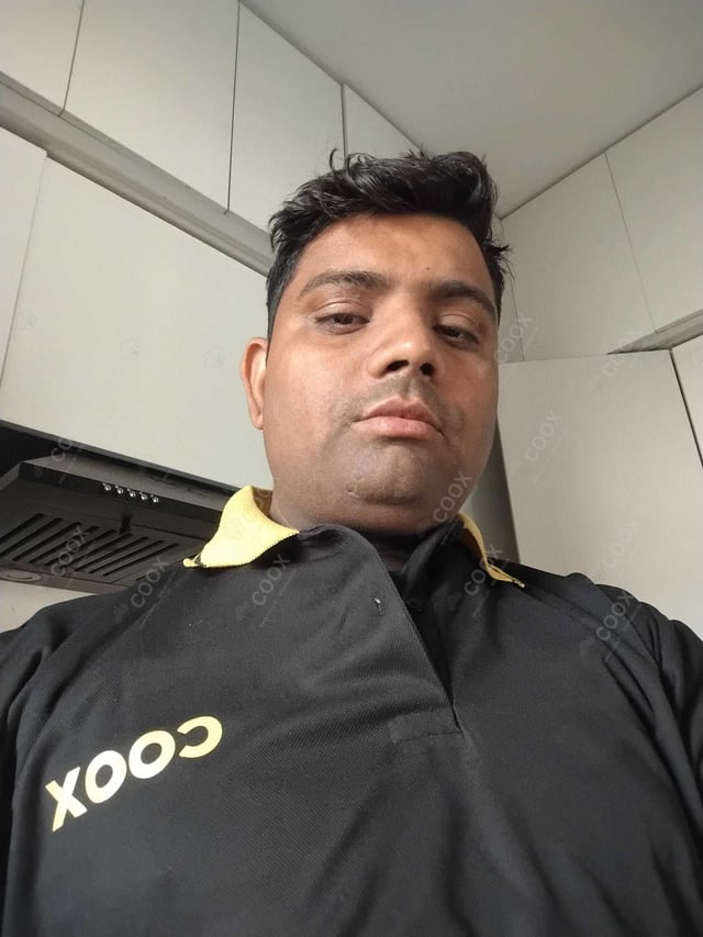 Chef from COOX at bookings. Professional cooks chefs at home