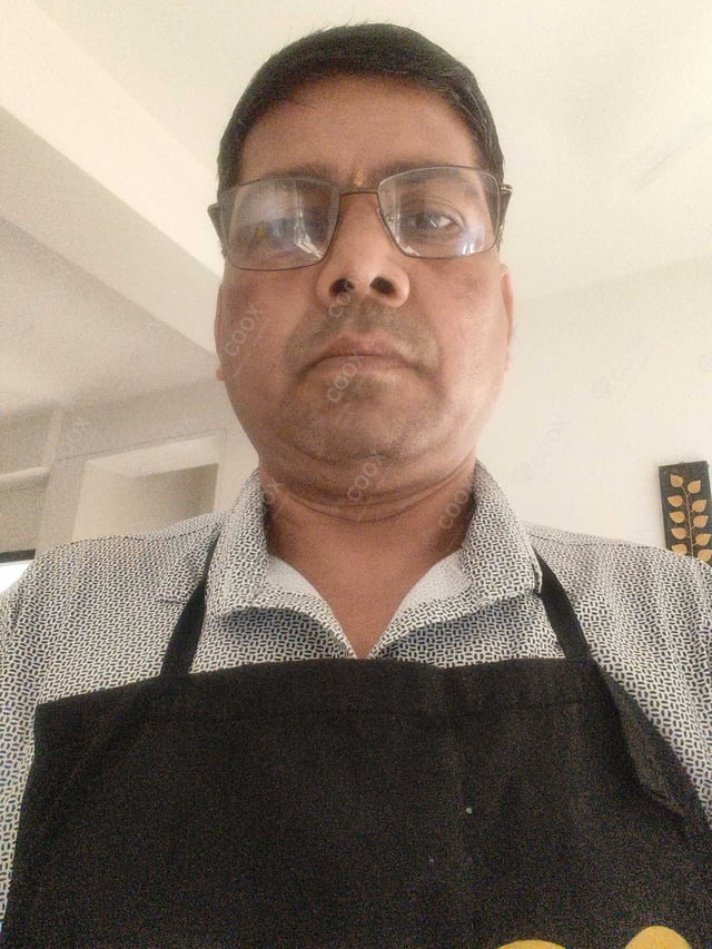 Chef from COOX at bookings. Professional cooks chefs at home