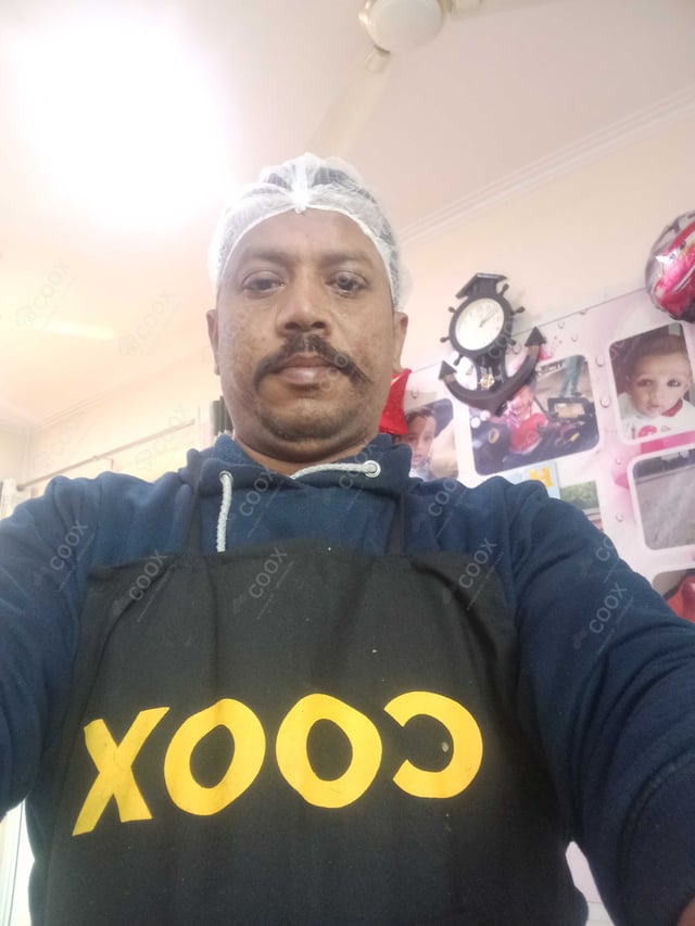 Chef from COOX at bookings. Professional cooks chefs at home