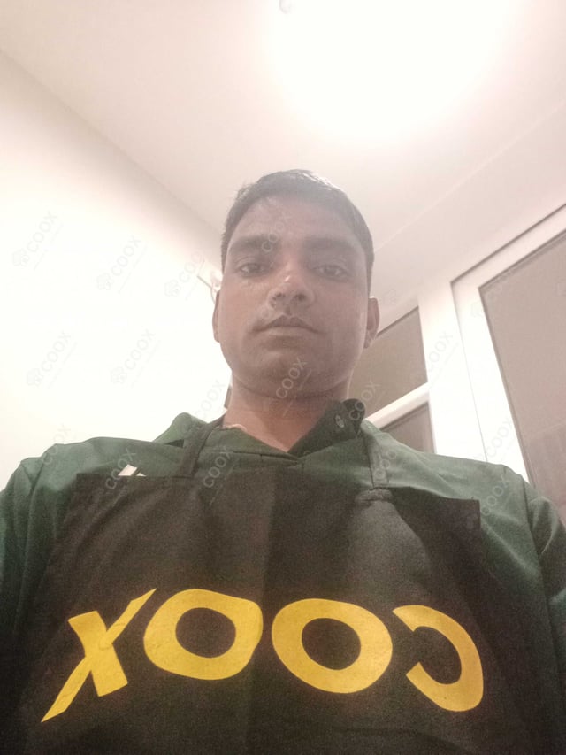 Chef from COOX at bookings. Professional cooks chefs at home