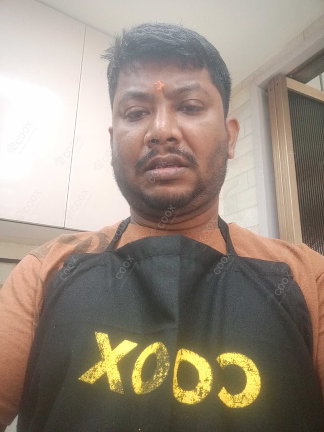 Chef from COOX at bookings. Professional cooks chefs at home