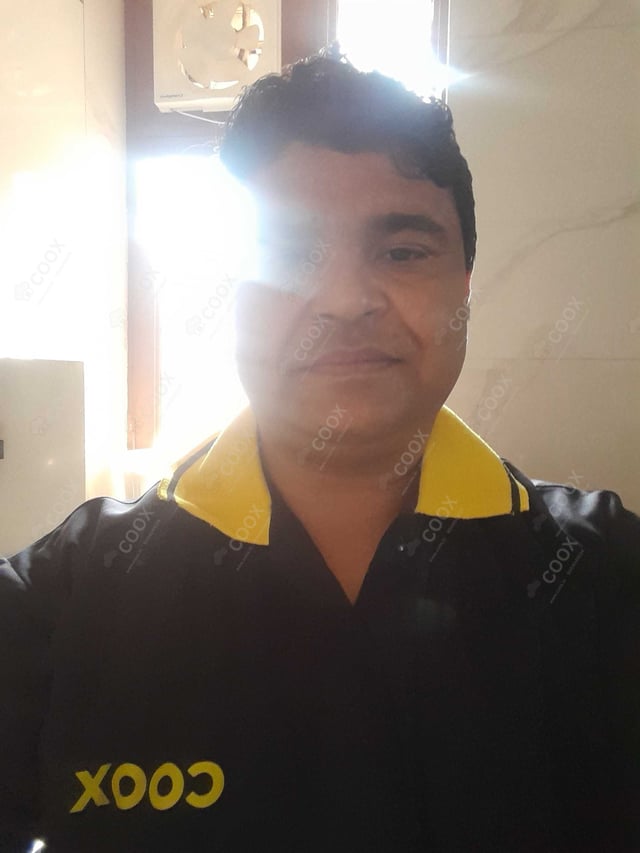 Chef from COOX at bookings. Professional cooks chefs at home