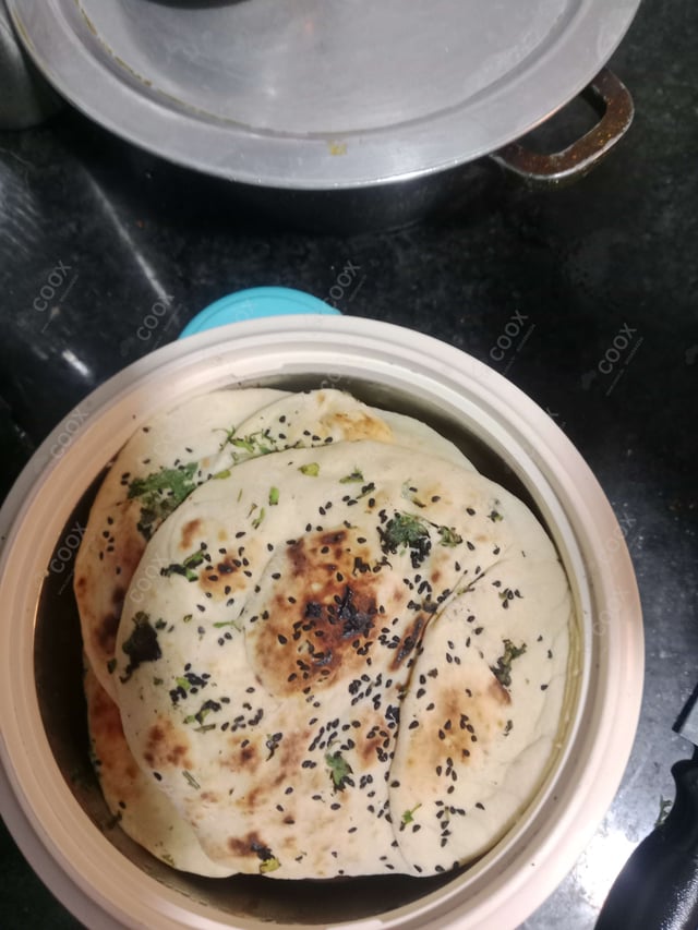 Delicious Naan (Butter / Garlic) prepared by COOX