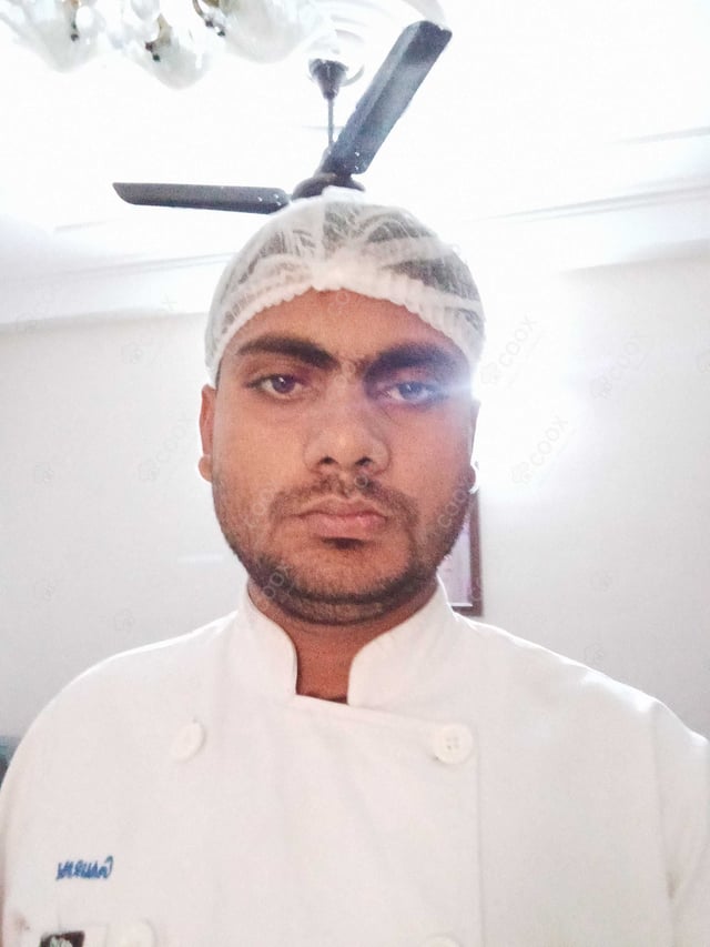 Chef from COOX at bookings. Professional cooks chefs at home