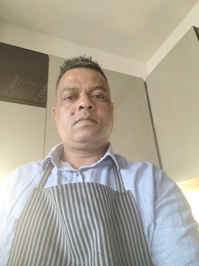 Chef from COOX at bookings. Professional cooks chefs at home