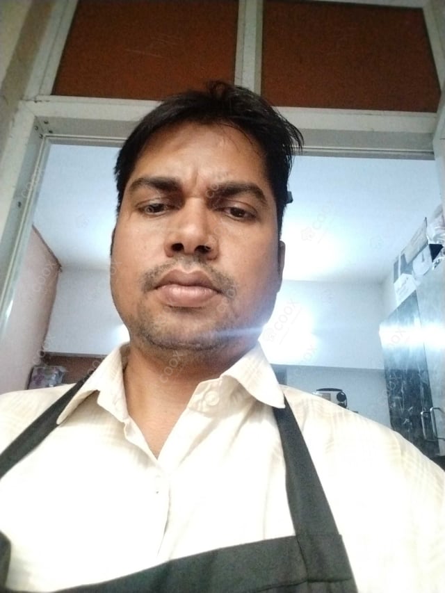 Chef from COOX at bookings. Professional cooks chefs at home