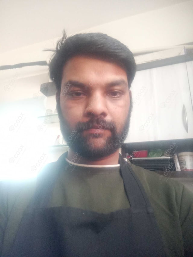 Chef from COOX at bookings. Professional cooks chefs at home