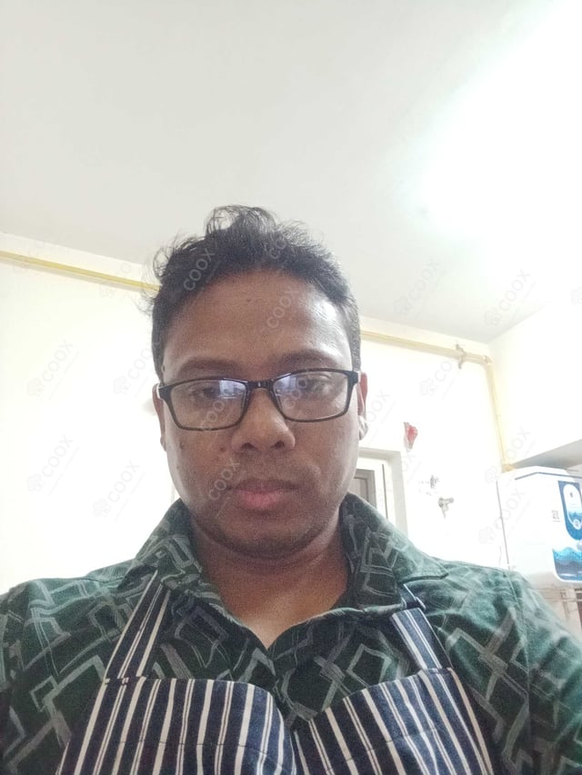 Chef from COOX at bookings. Professional cooks chefs at home