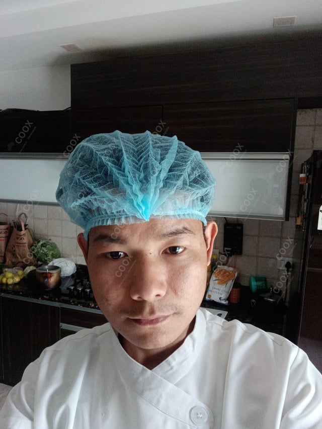 Chef from COOX at bookings. Professional cooks chefs at home