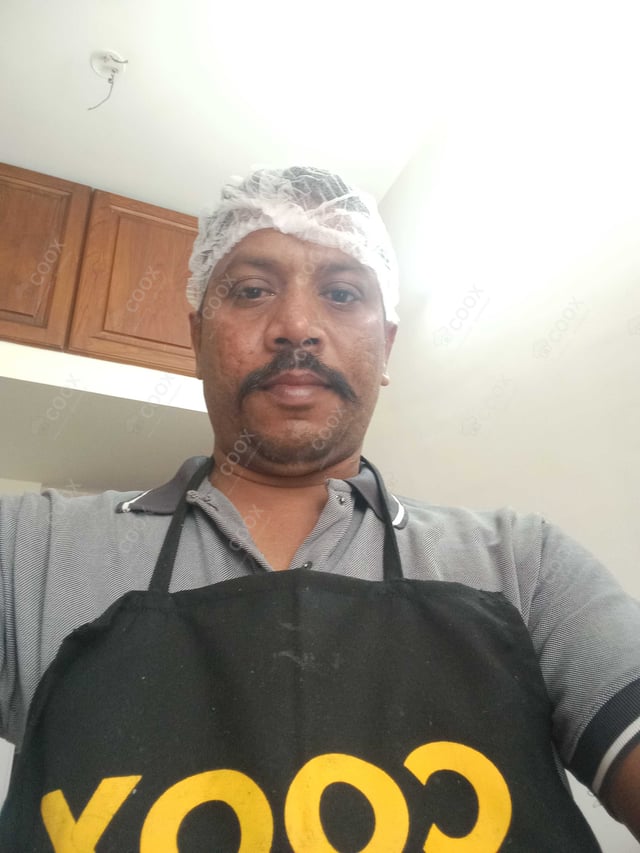 Chef from COOX at bookings. Professional cooks chefs at home
