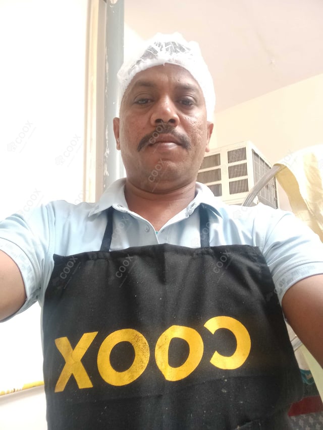 Chef from COOX at bookings. Professional cooks chefs at home