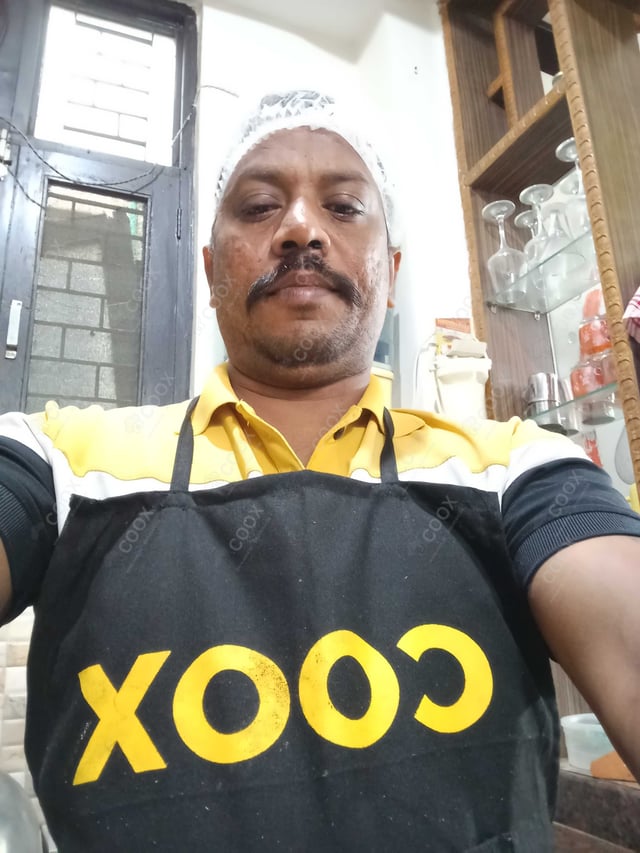 Chef from COOX at bookings. Professional cooks chefs at home