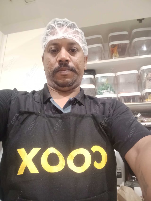 Chef from COOX at bookings. Professional cooks chefs at home