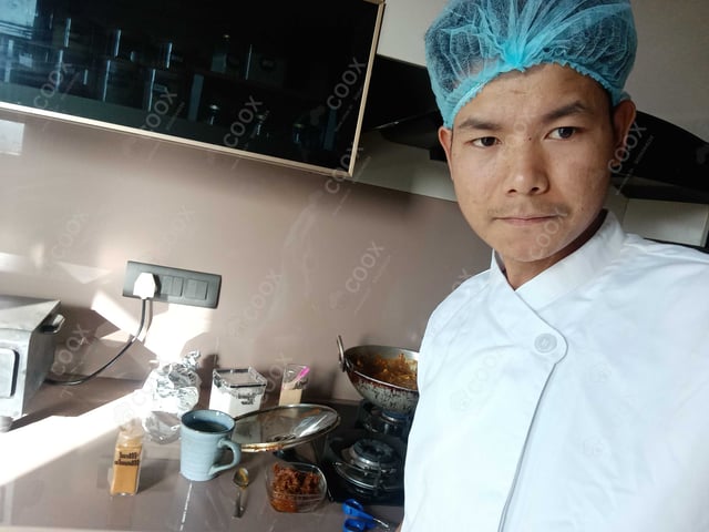 Chef from COOX at bookings. Professional cooks chefs at home