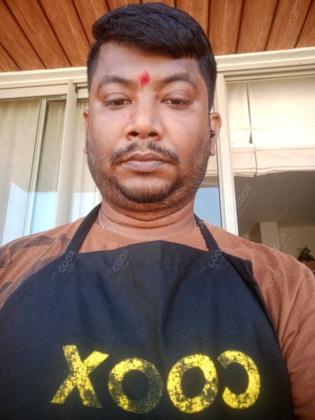 Chef from COOX at bookings. Professional cooks chefs at home
