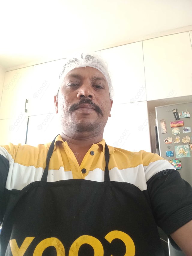 Chef from COOX at bookings. Professional cooks chefs at home