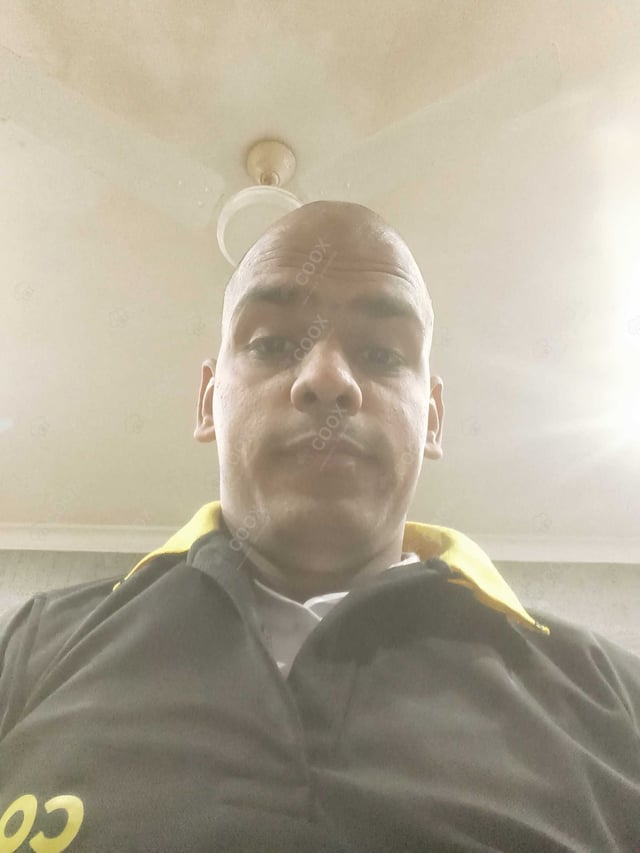 Chef from COOX at bookings. Professional cooks chefs at home