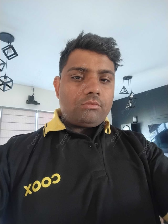 Chef from COOX at bookings. Professional cooks chefs at home