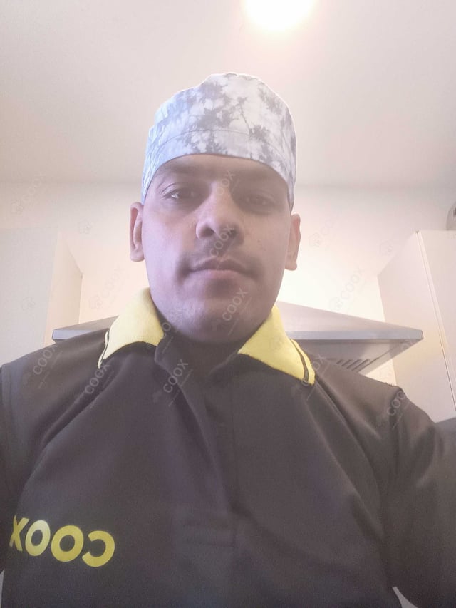 Chef from COOX at bookings. Professional cooks chefs at home