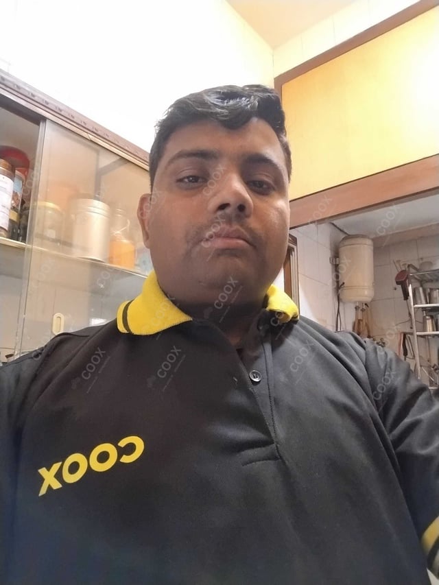 Chef from COOX at bookings. Professional cooks chefs at home