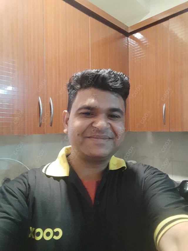 Chef from COOX at bookings. Professional cooks chefs at home