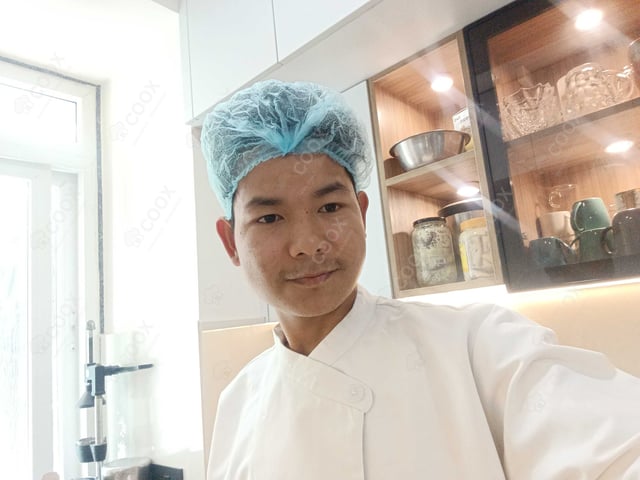 Chef from COOX at bookings. Professional cooks chefs at home
