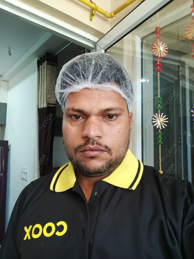 Chef from COOX at bookings. Professional cooks chefs at home