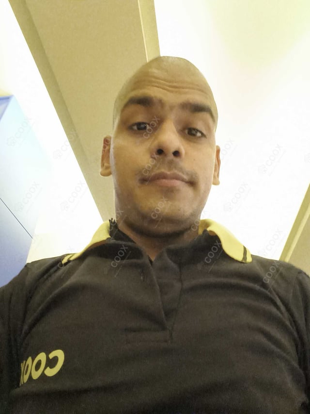 Chef from COOX at bookings. Professional cooks chefs at home