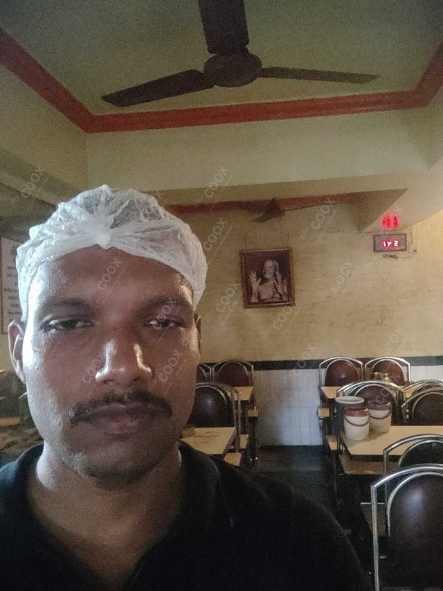 Chef from COOX at bookings. Professional cooks chefs at home