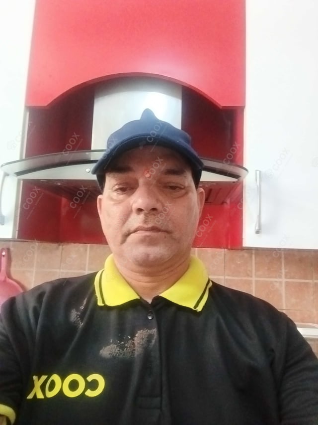 Chef from COOX at bookings. Professional cooks chefs at home