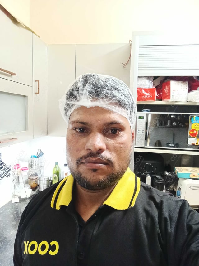 Chef from COOX at bookings. Professional cooks chefs at home