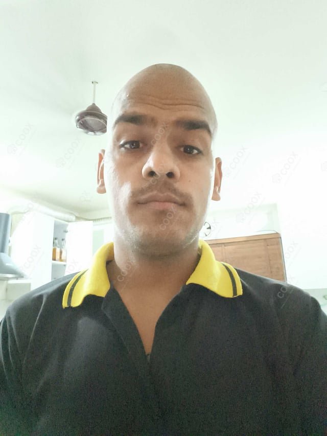 Chef from COOX at bookings. Professional cooks chefs at home