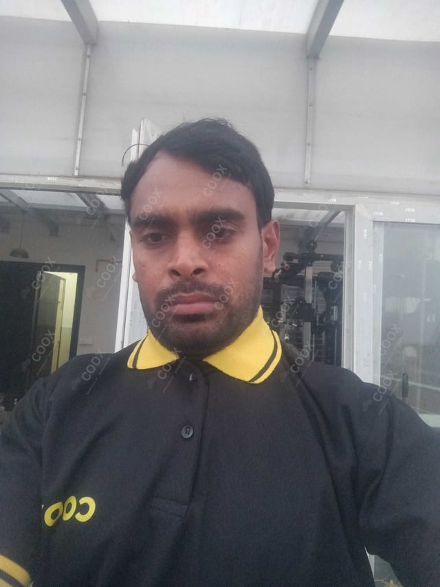 Chef from COOX at bookings. Professional cooks chefs at home